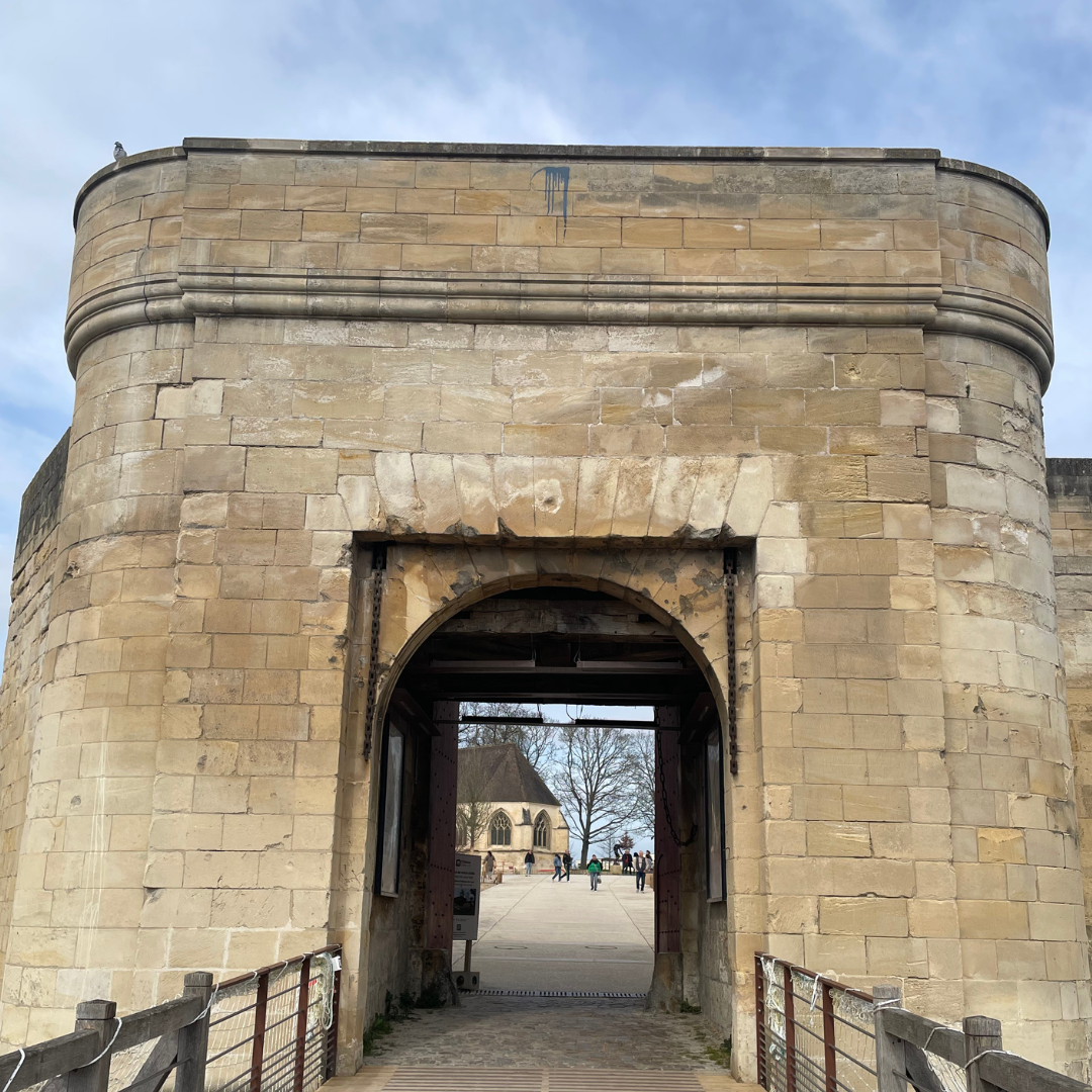 Private guided tour of Caen Castle - 1h30