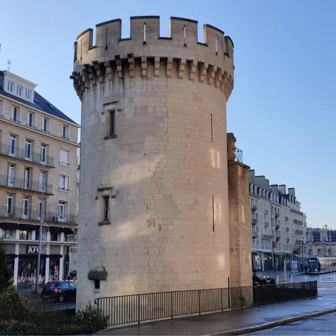 Visite guidée privée de Caen (2H) – Histoire, patrimoine et secrets locaux Ma boutique